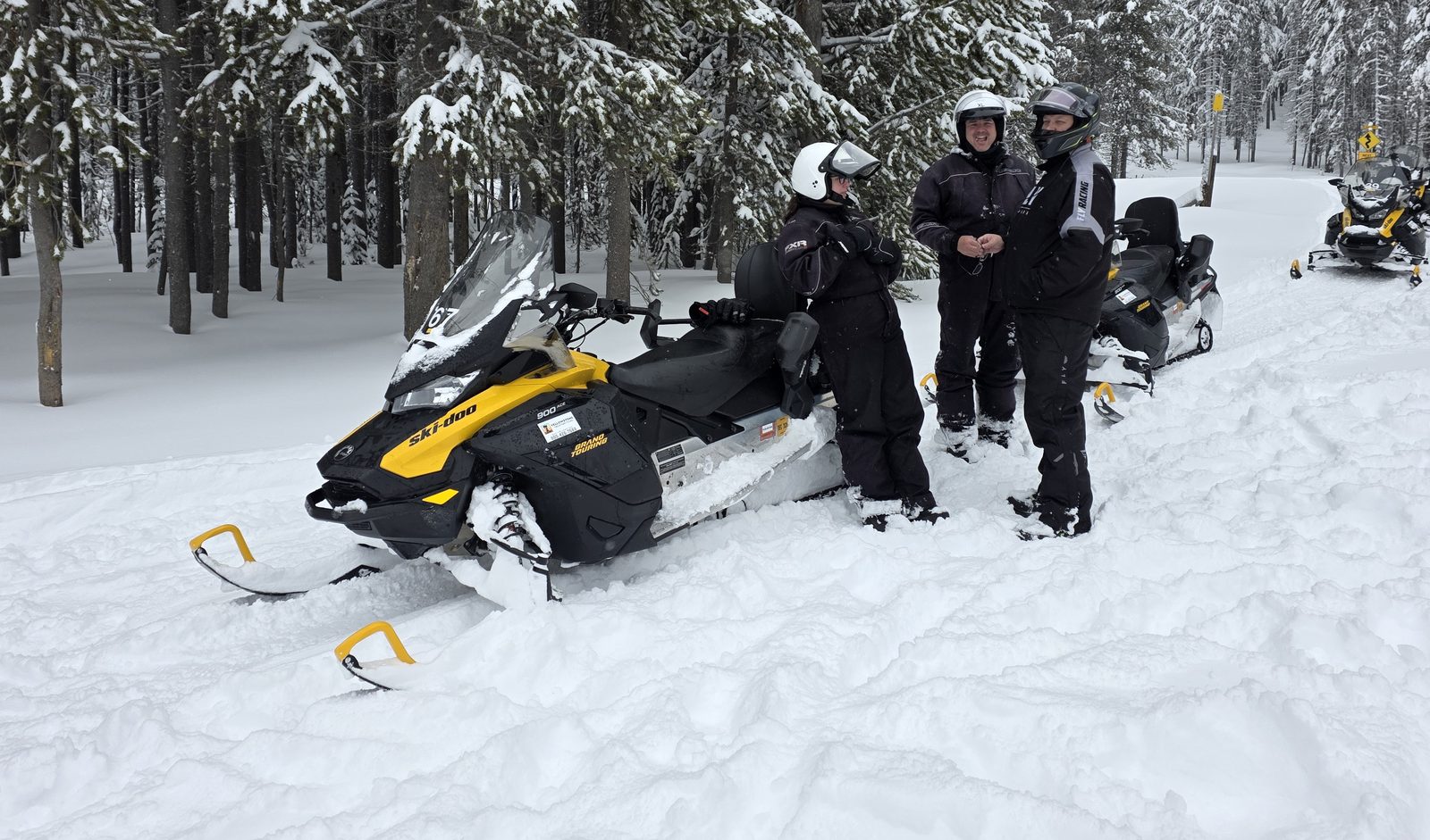 Members on snowmobiles in Yellowstone on a Fuel Retreat